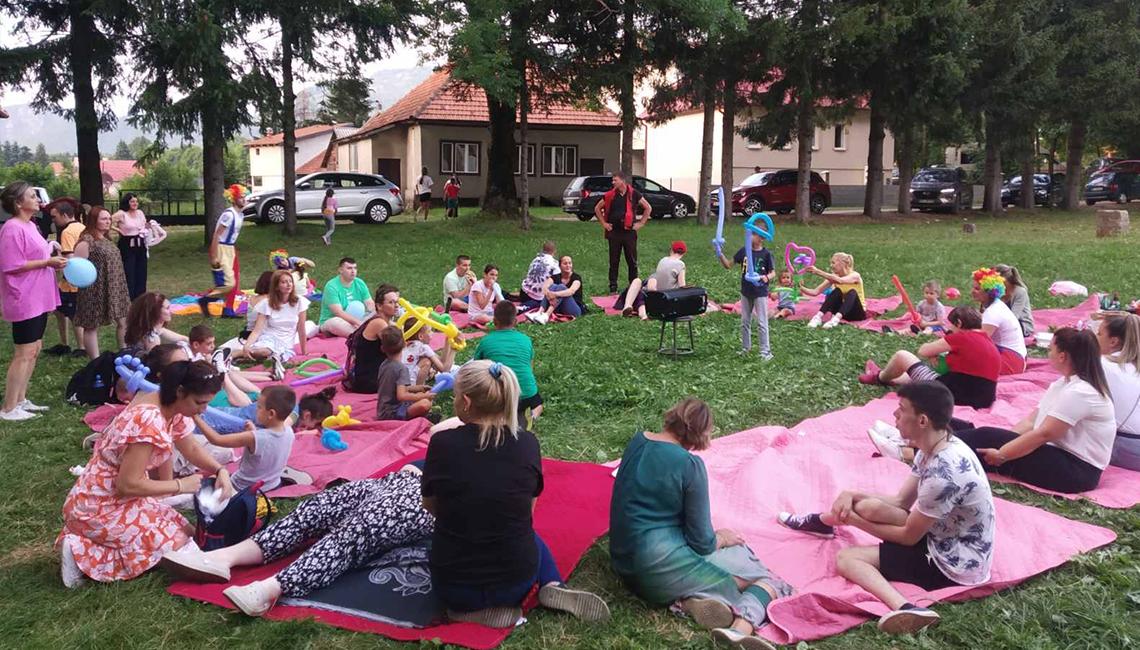 U Kolašinu organizovan edukativno-rekreativni boravak za 86 korisnika dnevnih centara Tivat, Budva i Golubovci