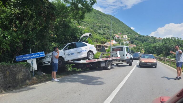 Sudar tri vozila u Herceg Novom, povrijeđena jedna osoba