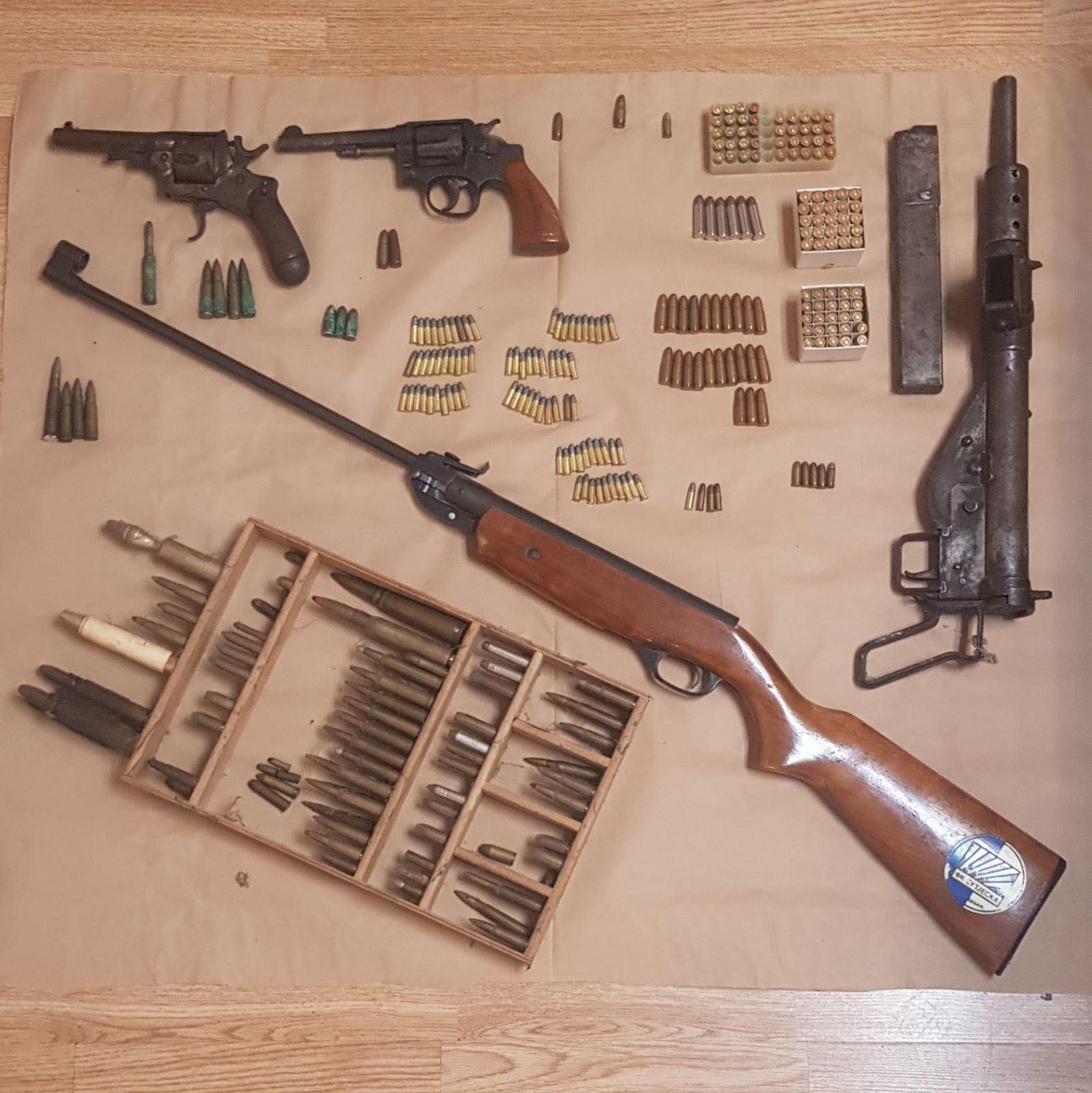 Uhapšen Baranin zbog prijetnji sinu, policija pronašla dva revolvera, pušku, municiju…