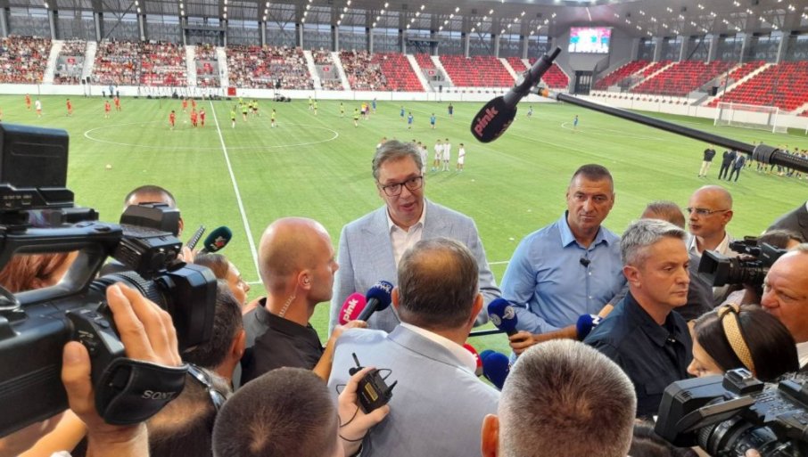 Vučić obišao novi stadion u Leskovcu: Ovdje je narod vatreno za Srbiju, zaslužili su ovaj stadion