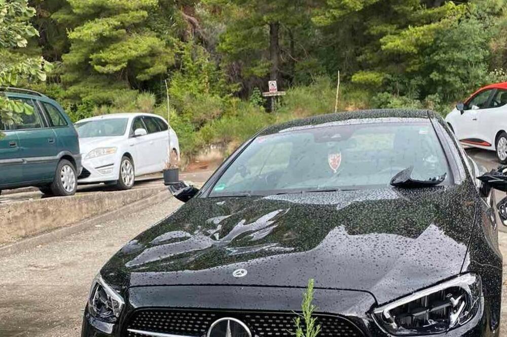 Uhapšen Budvanin: Osumnjičen da je prijetio njemačkom državljaninu i da mu je metalnom šipkom demolirao auto