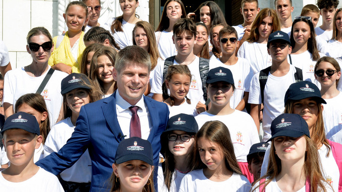 Više od 200 djece iz Crne Gore obilazi znamenitosti u prijestonom Beogradu; Gujon: Srbija brine o svom narodu, gdje god da živi!