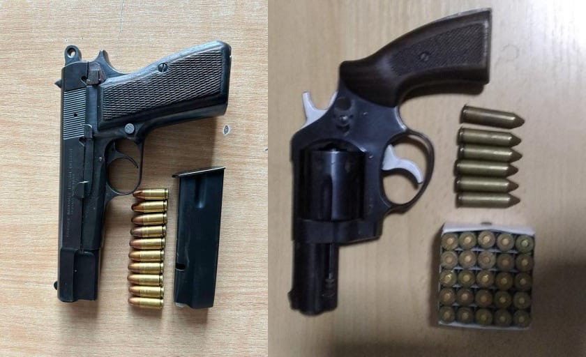 U Nikšiću i Pljevljima pretresima pronađeni pištolj i revolver sa municijom