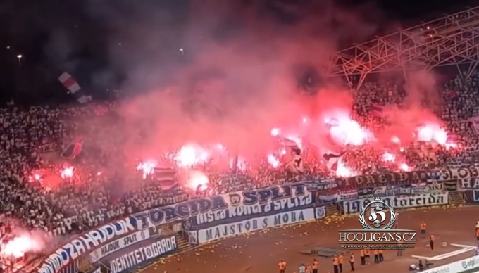 Zašto UEFA ćuti: Hrvatski huligani slavili „Oluju“ na utakmici u Splitu! (VIDEO)