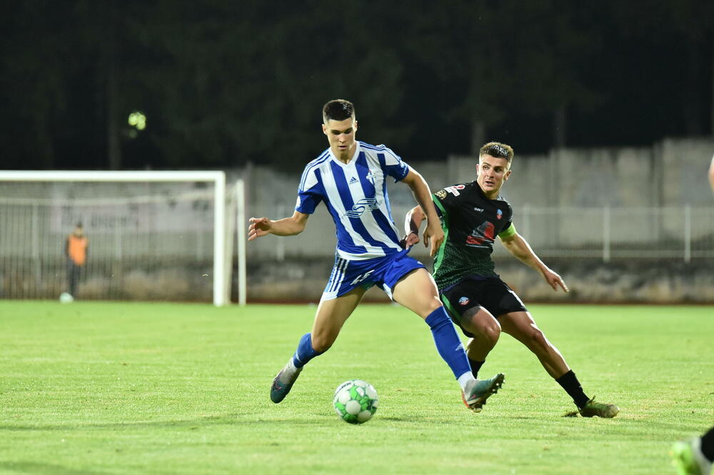 Fudbal u mraku u Lješkopolju