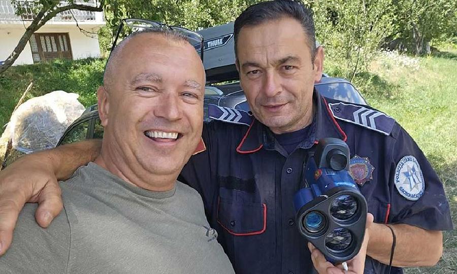 Neobičan susret nakon 27 godina: Policajac na radaru „uhvatio“ druga iz vojske, pa sam platio kaznu