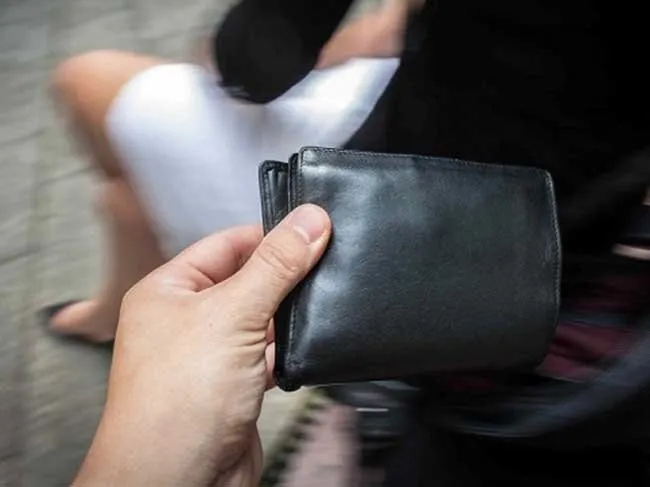 Makedonac ukrao novčanik, pa podijelio 1.500 evra za dvojicom sunarodnika