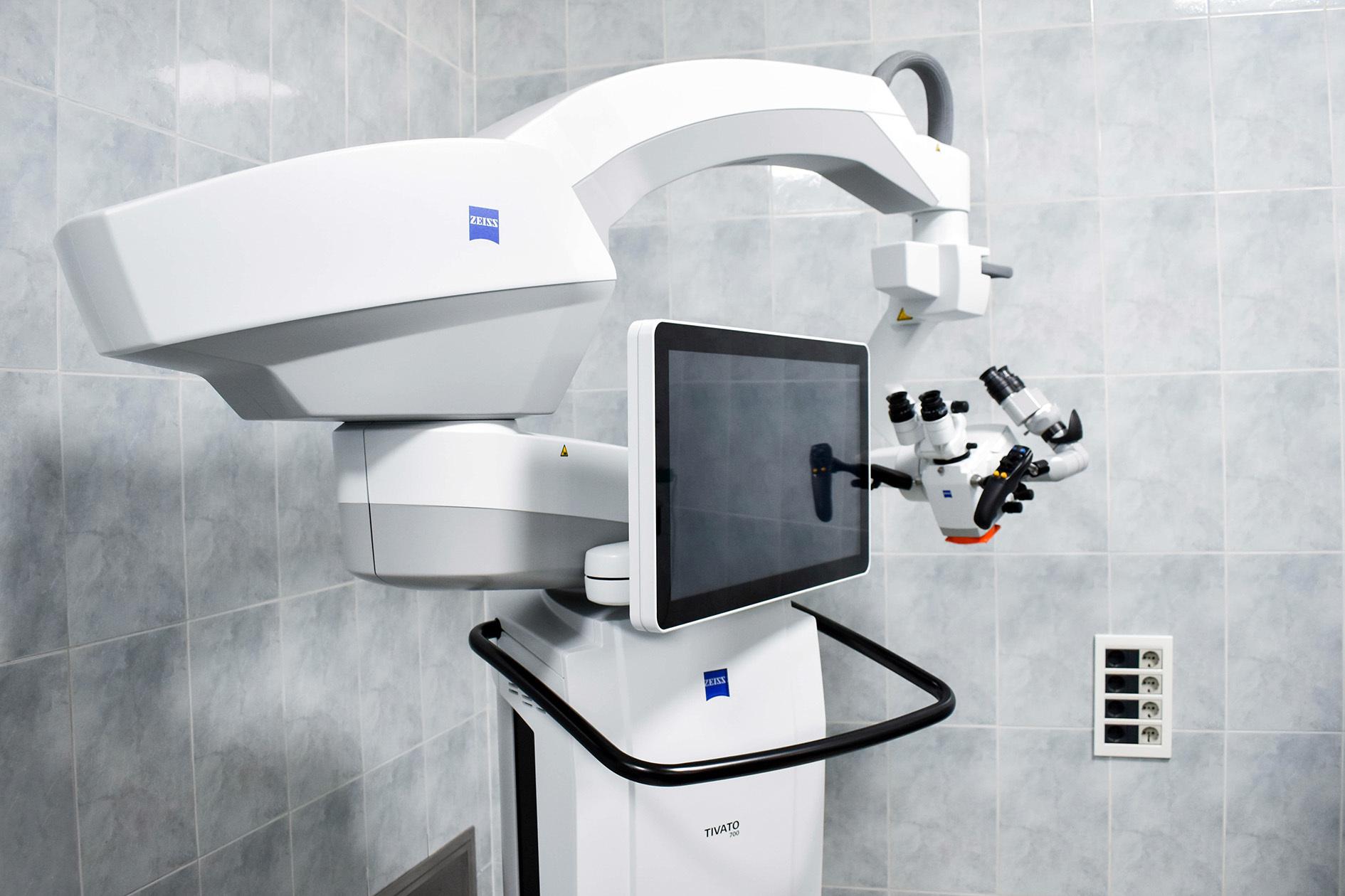 Klinički centar dobio savremeni operacioni mikroskop