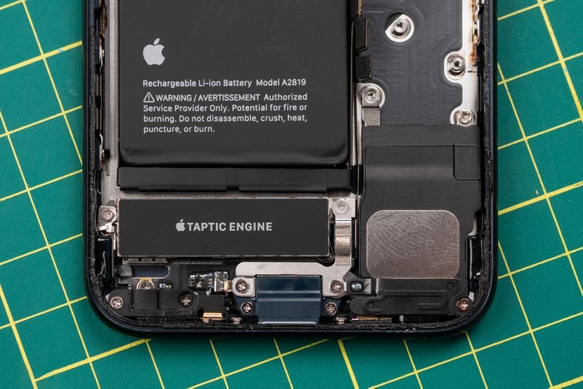 Zašto iPhone vjerovatno neće dobiti zamjenljive baterije: Apple daje odgovor