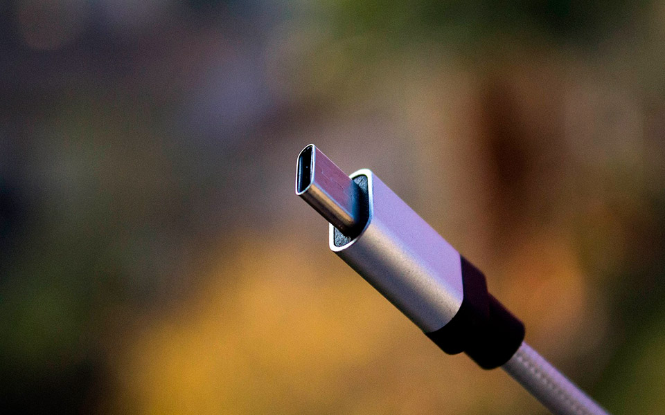 iPhone 15 će imati USB-C konektor, ali…?!