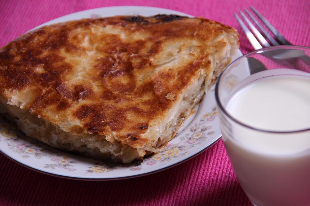 Živimo u „blagostanju“: Da se samo hranimo na bureku i jogurtu, mjesečno nam treba 900 evra za četvoročlanu porodicu, prosječna plata navodno 795 evra!