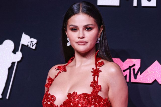 Selena Gomez na meti kritika zbog selfija bez šminke: „Ovo nisi ti, slika je stara“ FOTO