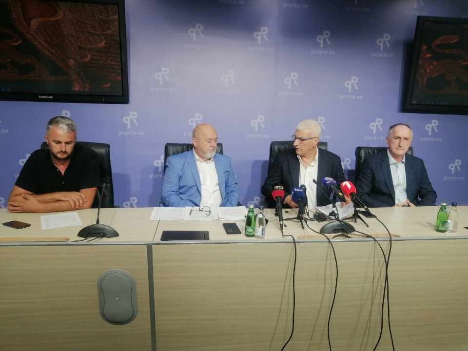 Predsjednici nacionalnih savjeta Srba, Hrvata, Muslimana i Albanaca saglasni: Bošnjačka stranka uzurpirala Fond za manjine!