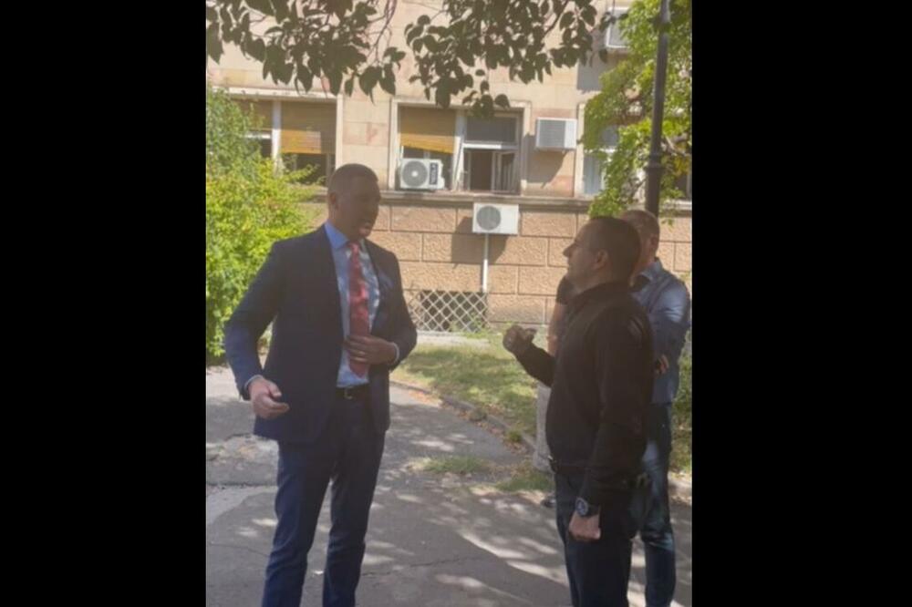 Rasprava Adžića i Rmandića ispred MUP: Ministar dočekan uvredama