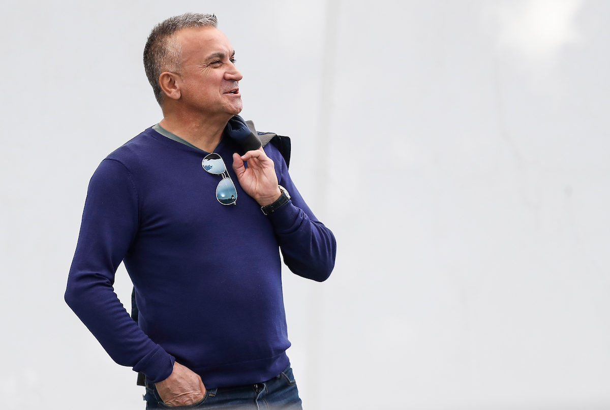 Srđan Đoković zapjevao u Njujorku: Ko to kaže, ko to laže!