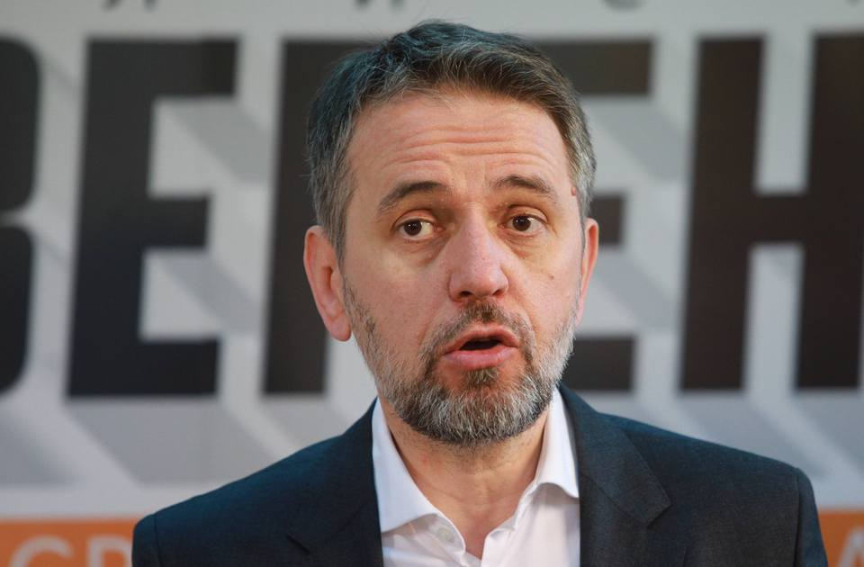 Država Srbija sa tragedijom na Kosmetu nema nikakve neposredne veze, jer je duboko protiv interesa Srbije i našeg naroda!