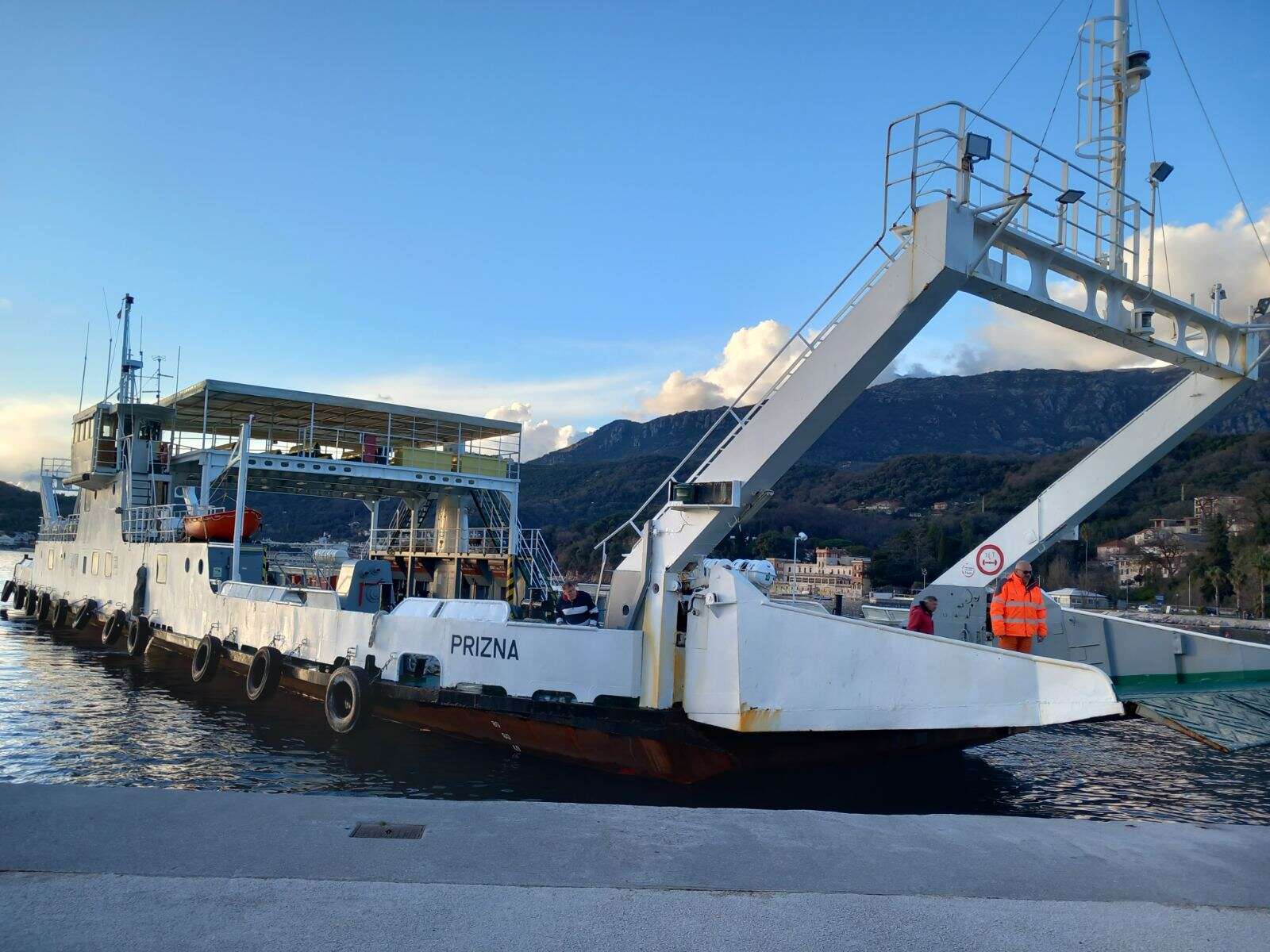Trajektna linija Kamenare – Lepetane prihodovala preko 4 miliona evra