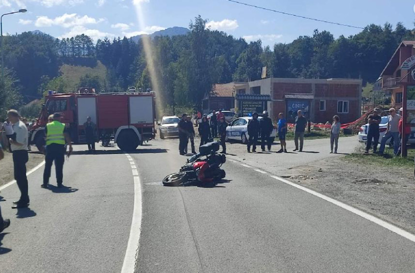 Sudar automobila i motocikla, dvije osobe povrijeđene