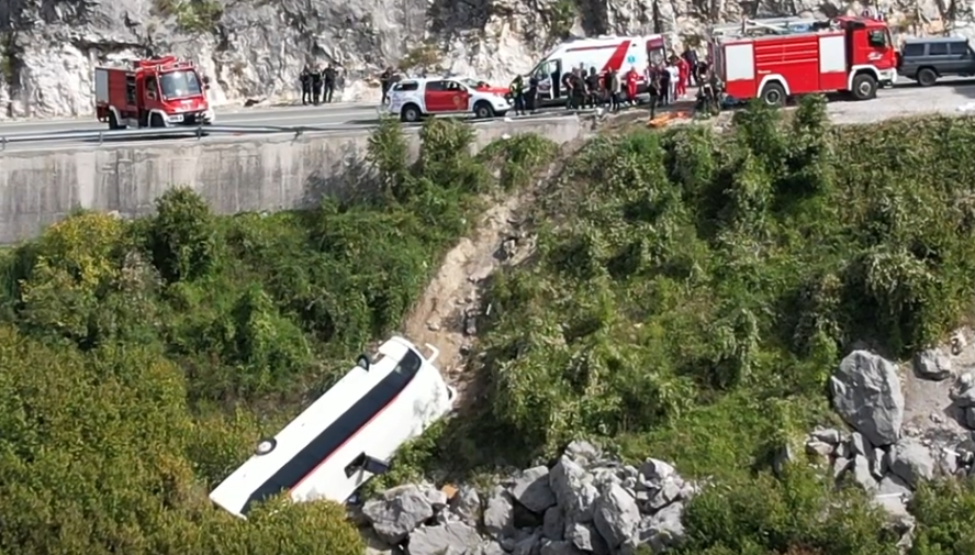 Vozač autobusa: Osjetio sam bol u glavi i izgubio svijest prije slijetanja u provaliju; Tužiteljka naložila vađenje krvi vozača
