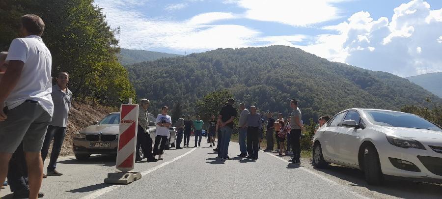 Mještani Zatona na sat blokirali saobraćajnicu