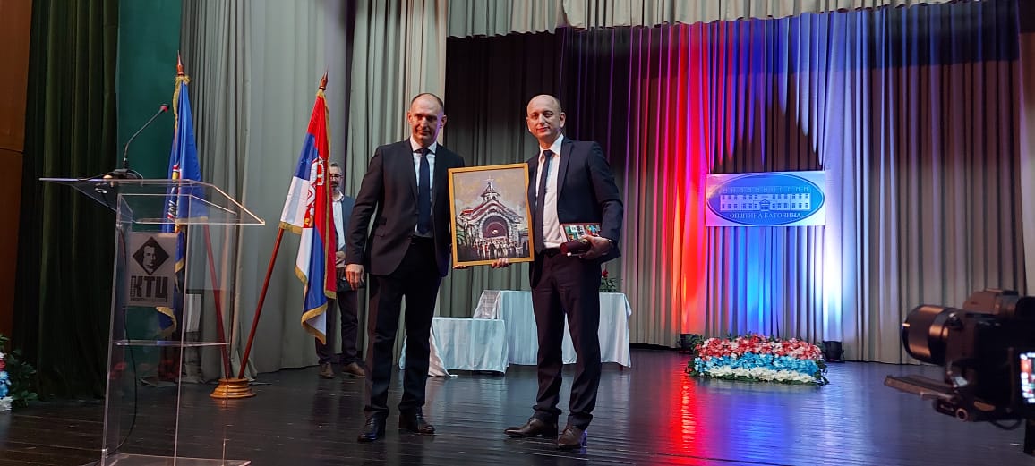 Milanu Kneževiću uručena povelja Opštine Batočina, otkrio spomen-ploču herojima poginulim u bici na Košarama