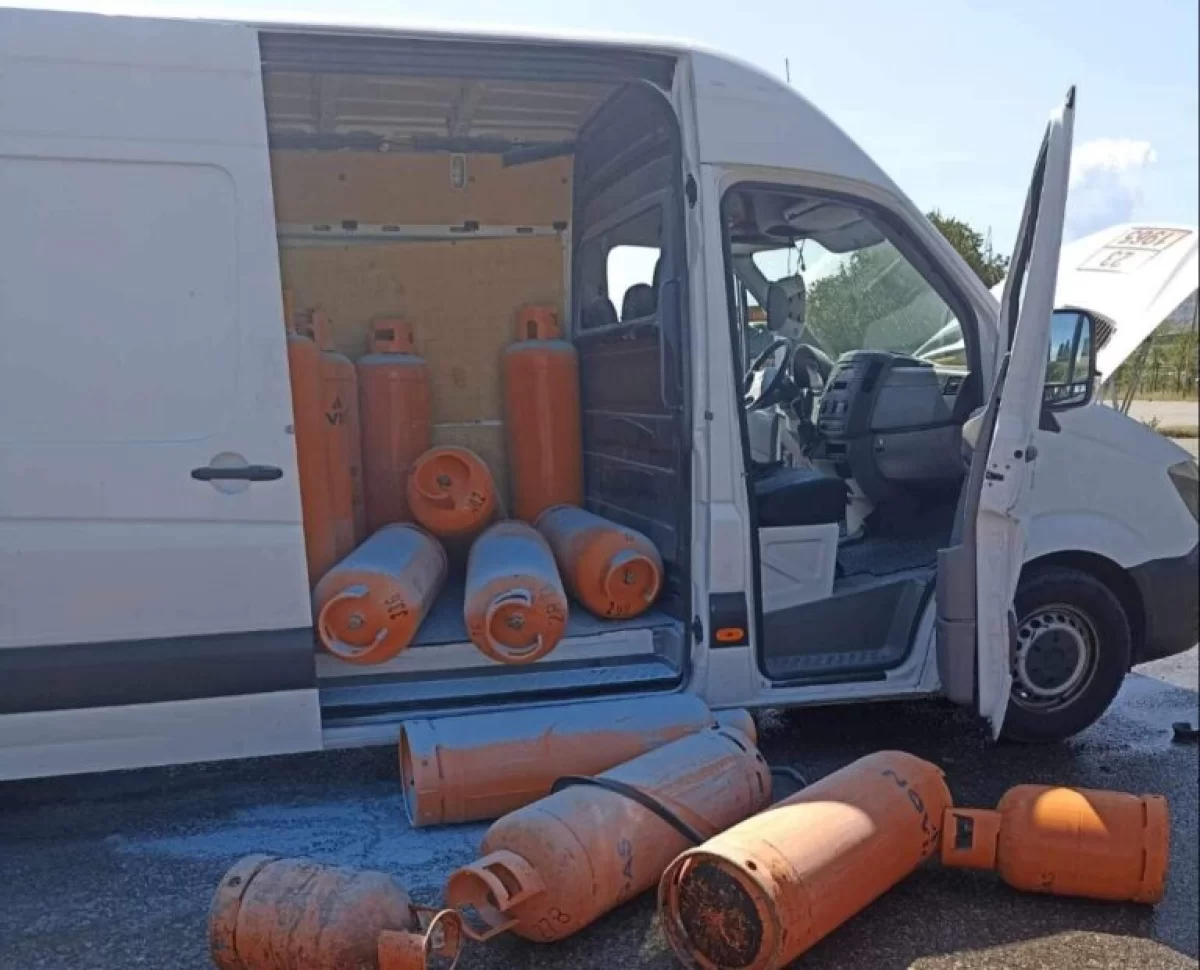 Eksplodirale plinske boce u kombiju, vozač povrijeđen