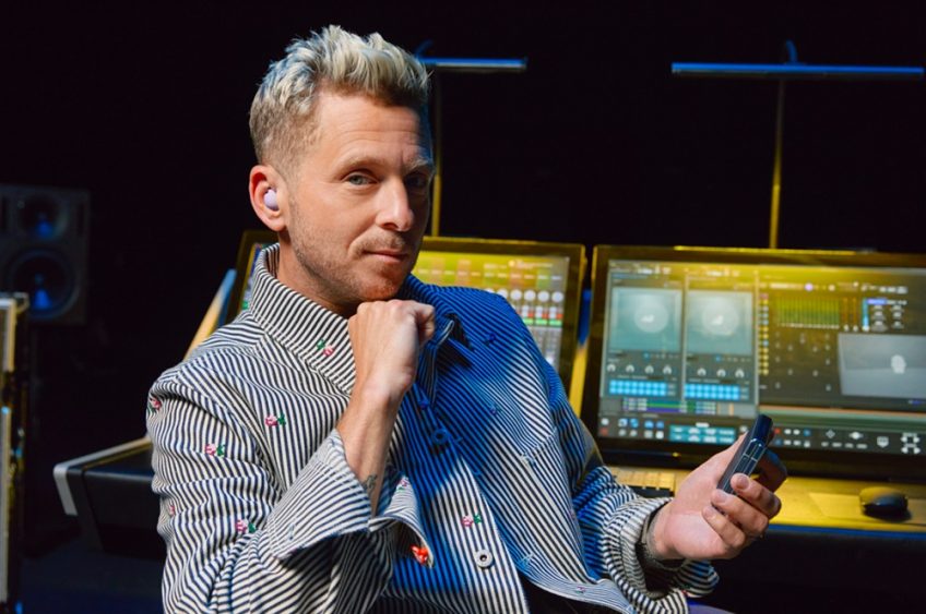 Rajan Teder iz benda OneRepublic koristi Galaxy Buds2 Pro slušalice za novu verziju pjesme „Counting Stars“