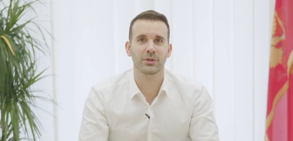 Vukićević: Mlađani Spajić se kao pile zapleo u kučini, sve veći broj njegovih poslanika se okreće protiv njega!