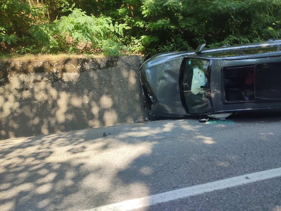 Saobraćajna nezgoda u Bijelom Polju, prevrnuo se automobil