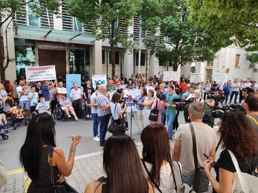 U Podgorici protest podrške zaposlenima u Institutu Igalo