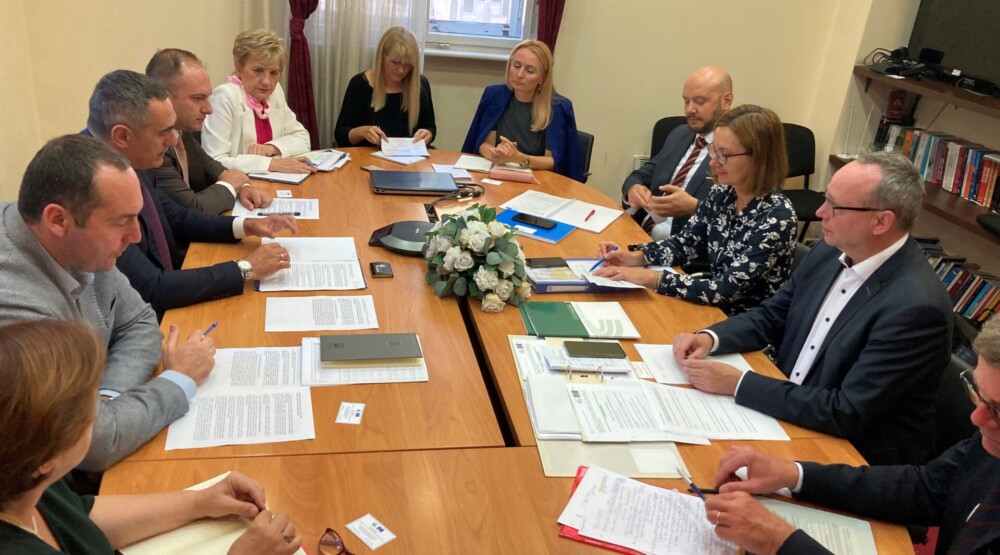 Damjanović: Neophodno balansiranje između nezavisnog i održivog finansiranja opština