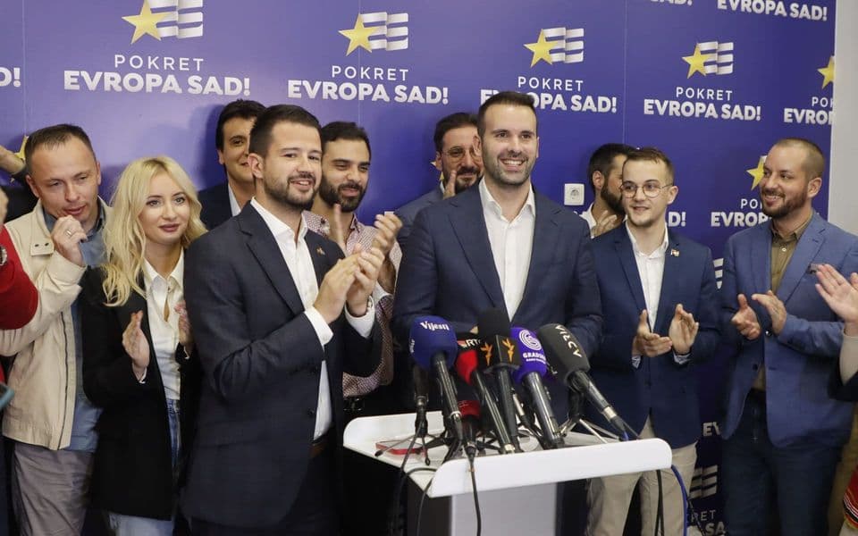BLIJEDI LI EVROPA SAD 2 NA ZNAKOVIMA PORED PUTA
