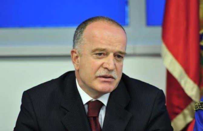 SKANDAL: Milov funkcioner zaposlio sina, kćerku, sestru i snahu, uzeo besplatan stan od Opštine, poklonio ga sinu, pa uzeo drugi stan i otpremninu od 70.000!
