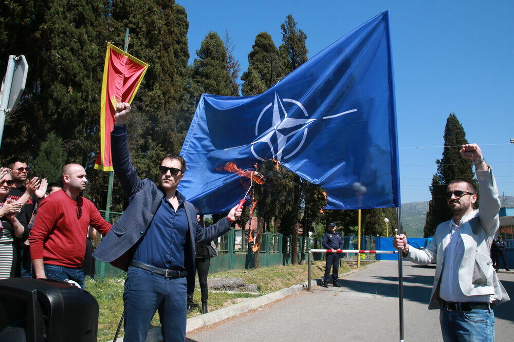 Ustavni sud ukinuo rješenje kojim je Milačić kažnjen zbog paljenja zastave NATO-a
