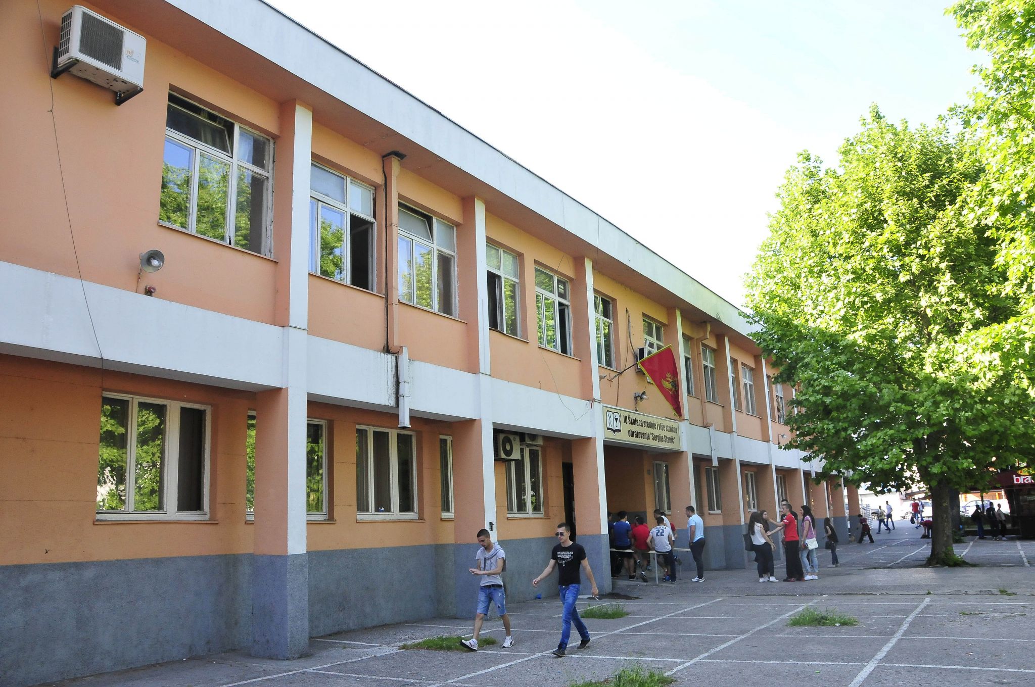 Podgorica: Krivična prijava protiv maloljetnika zbog napada na učenika ispred trgovinske škole