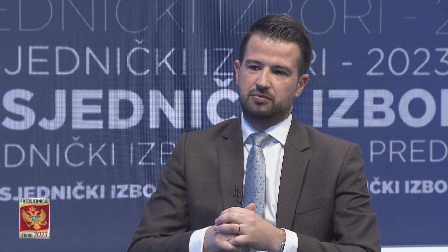 UZIMA LI JAKOV STVAR U SVOJE RUKE?