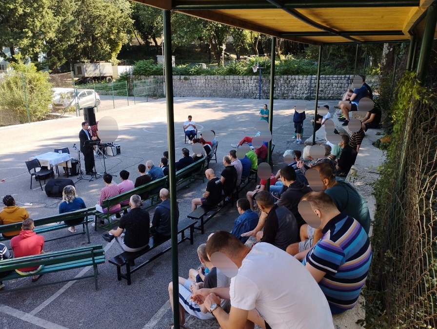Koprivica održao humanitarni koncert u krugu Specijalne bolnice „Dobrota“
