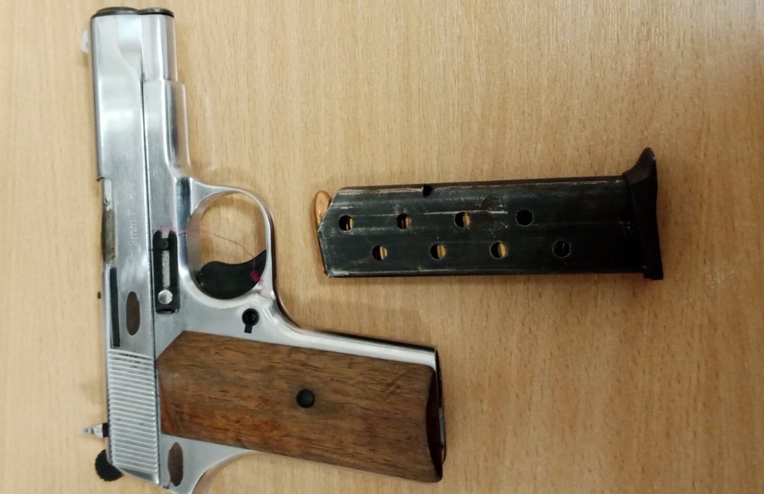 Uhapšen Nikšićanin, u ugostiteljskom objektu za pojasom nosio pištolj