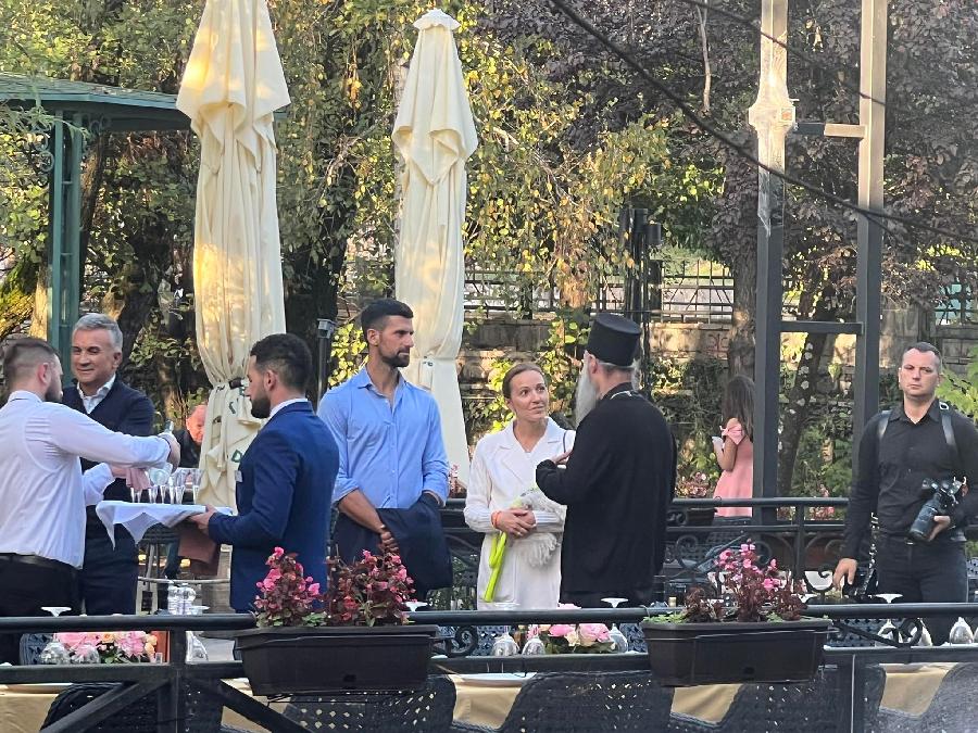 Poslije krštenja djece u Ostrogu, Novak Đoković i patrijarh Porfirije ručali u Podgorici