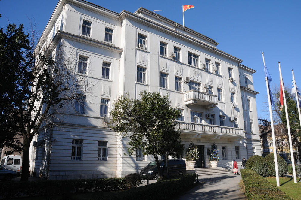 Dojava o terorističkom napadu u Podgorici, u toku evakuacija službenika Glavnog grada