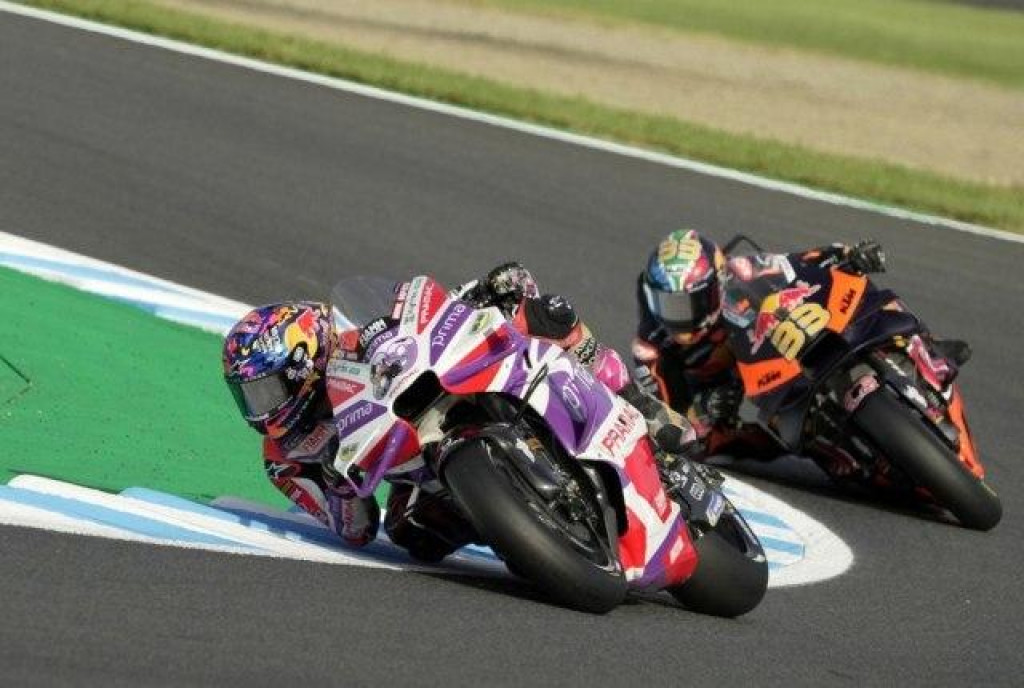 Martin slavio na stazi Motegi