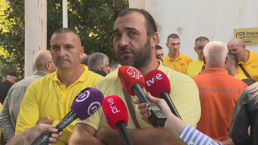 Poštari nastavljaju štrajk, iako ima pomaga u pregovorima