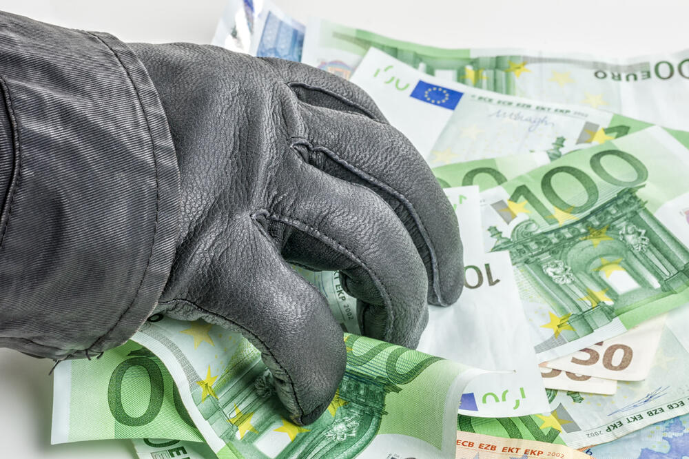 Podgoričanin zatekao provalnika u krađi; Upao kroz prozor, ukrao novac, supruga počela da vrišti