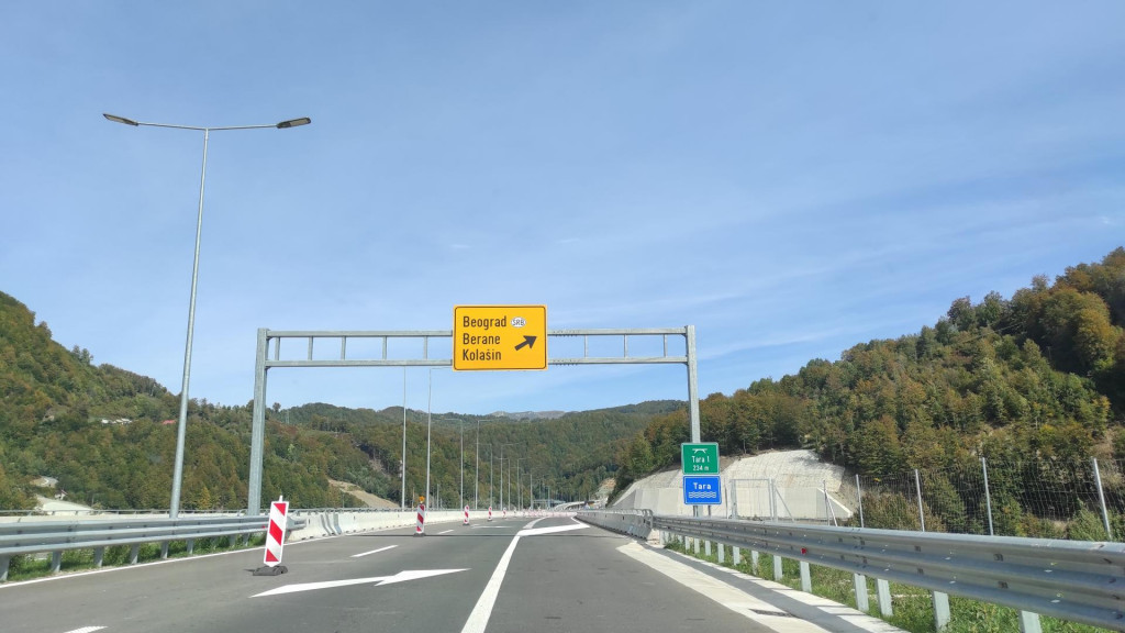 AMSCG: Putevi suvi, vidljivost mjestimično smanjena