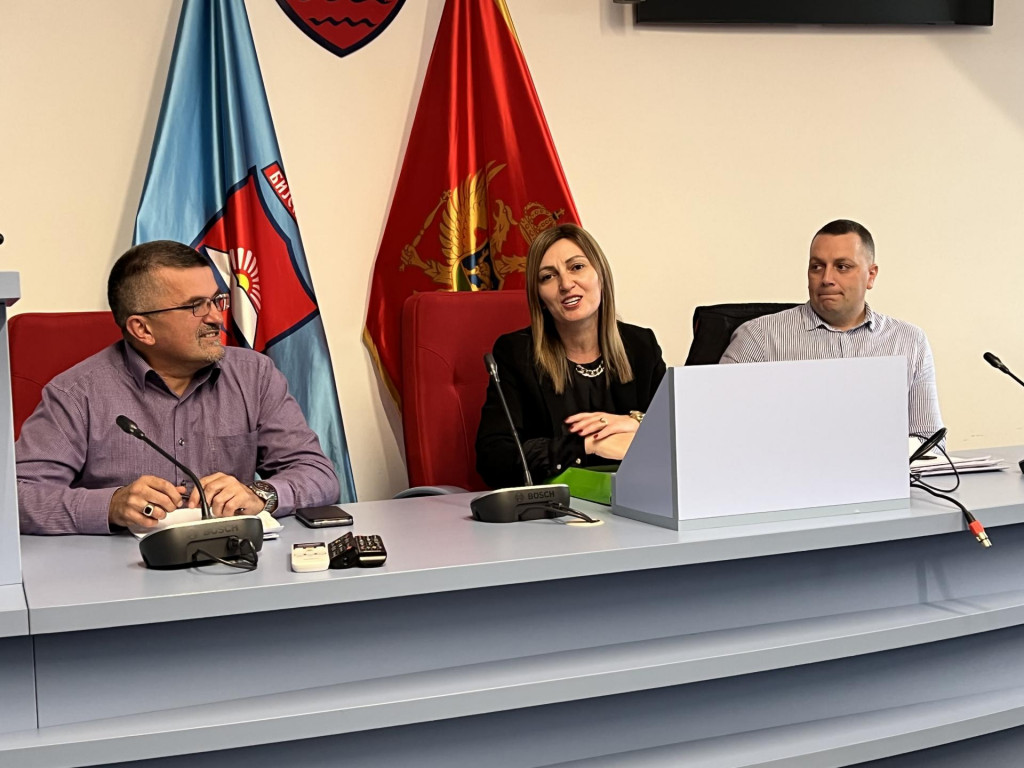 Bijelo Polje: Zarade zaposlenih „otanjile“ opštinsku kasu