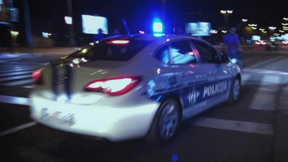 Maloljetnik ukrao dva automobila, jedan slupao