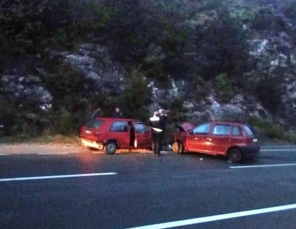 Pet osoba povrijeđeno u udesu na putu Podgorica – Cetinje