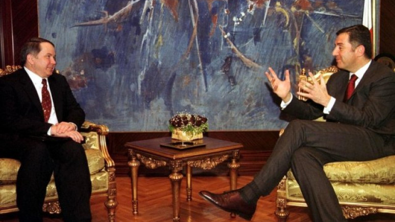 Kako je američki ambasador govorio o Milu Đukanoviću: Šverceri duvana finansirali njegovu Vladu, Zapad je sve znao ali smo dopuštali!