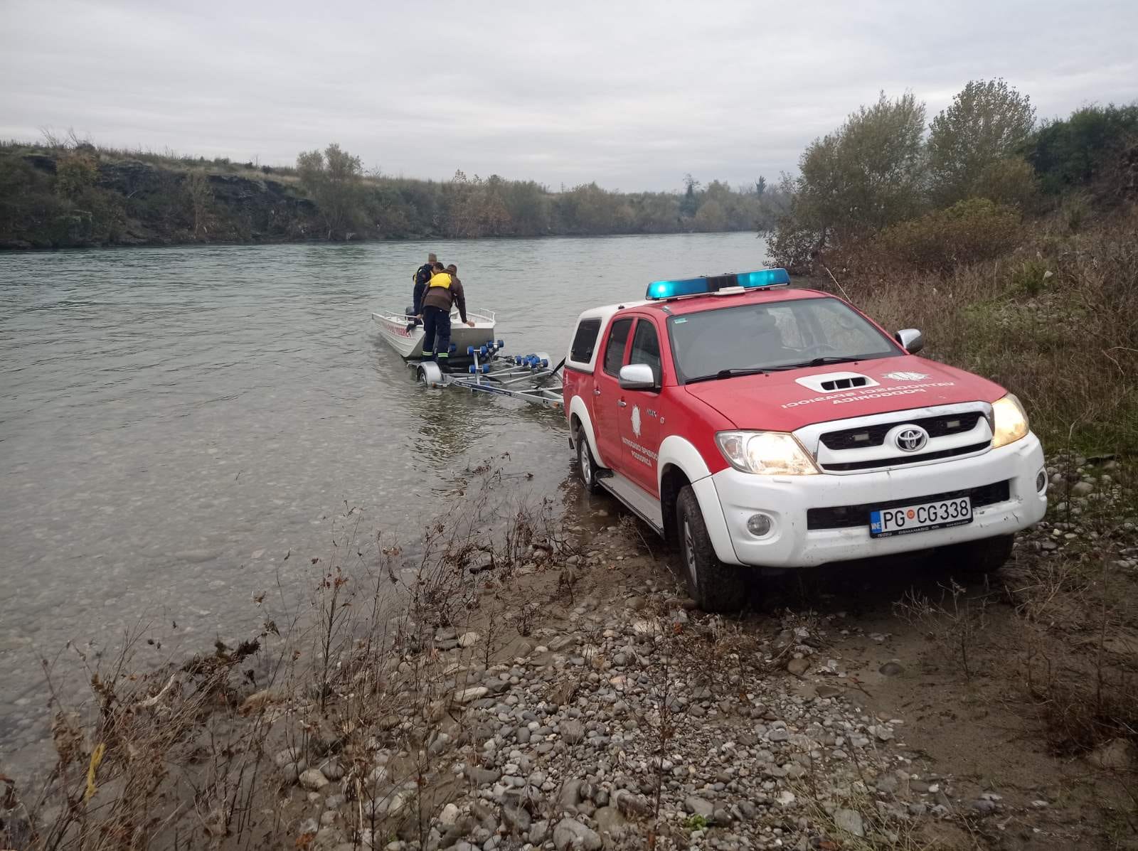 Donja Gorica: Automobil sletio u Moraču, traga se za vozačem