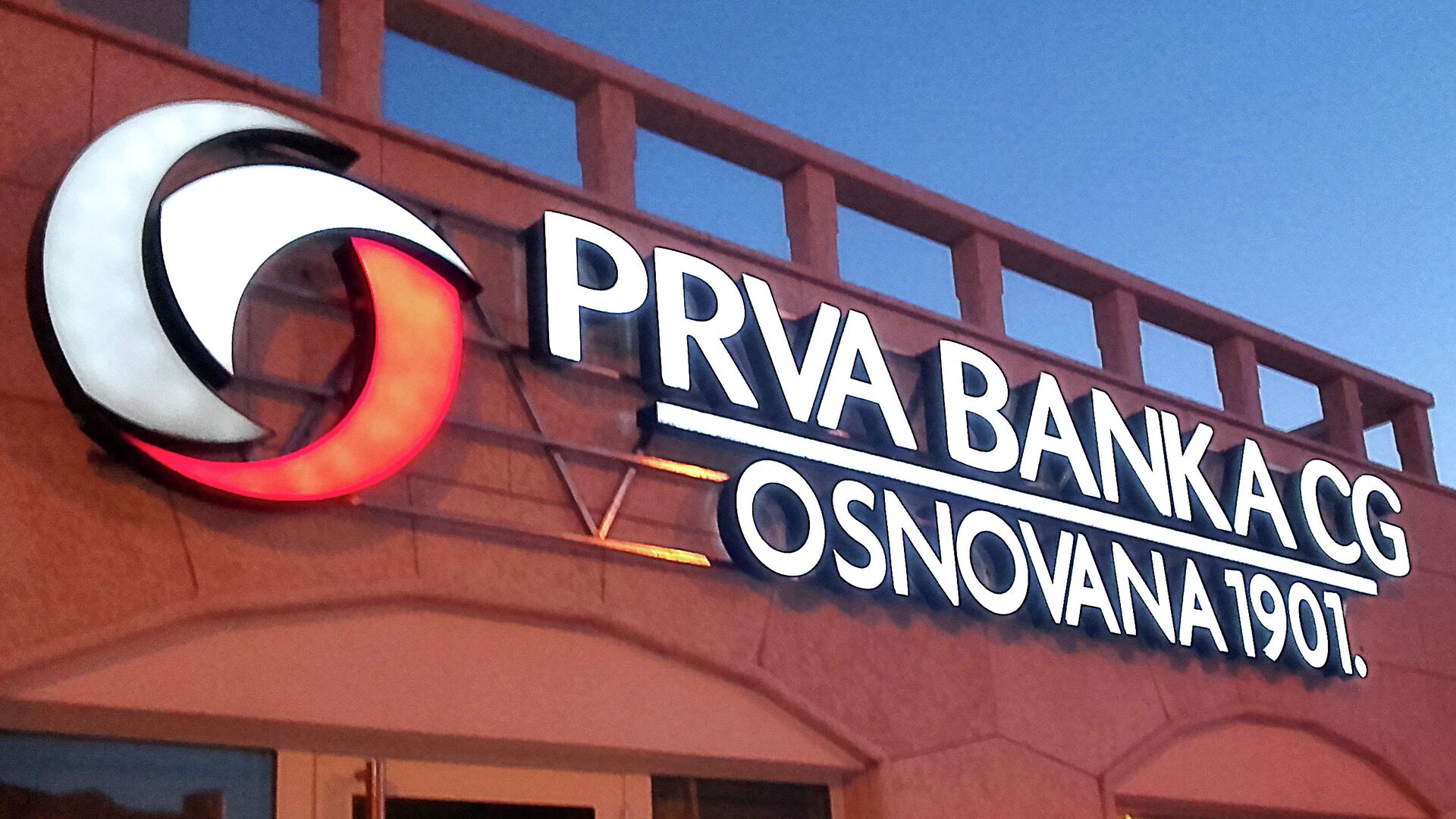 Skandal: Država spasila porodični biznis Đukanovića u Prvoj banci!